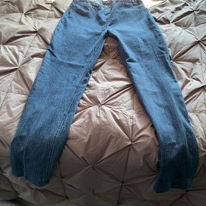 Women’s Venus brand jeans. Elastic waist. Size Large.